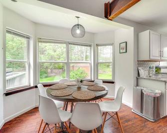 Family Home with Deck about 2 Mi to Camelback Mountain! - Tannersville - Comedor