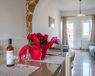 Despina Villa and Apartments - Agia Marina - Eetruimte