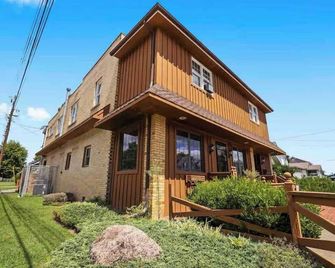 The Market Apts by Nest and Bloom -brSuite 2 (5047) - Ashland - Building