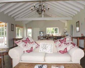 Beacon Vlei Guest Farm - Howick - Вітальня