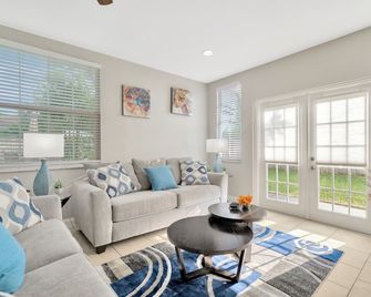 Spacious House with big backyard in N. Hyde Park / Close to Downtown - Tampa - Living room