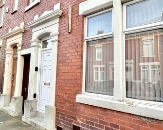 Ideal 4-bed stay-away-home sleeps 6 in Preston - Preston
