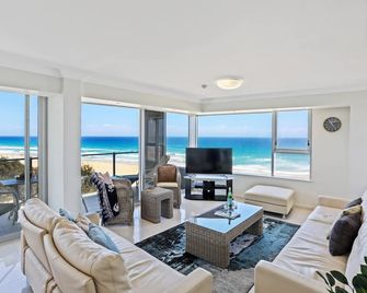 One The Esplanade Apartments on Surfers Paradise - Clear Island Waters - Living room