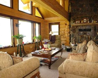 The Garrison Inn a Montana Bed & Breakfast - Kalispell - Living room