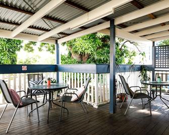 Bowen Terrace Accommodation - Brisbane - Balkon