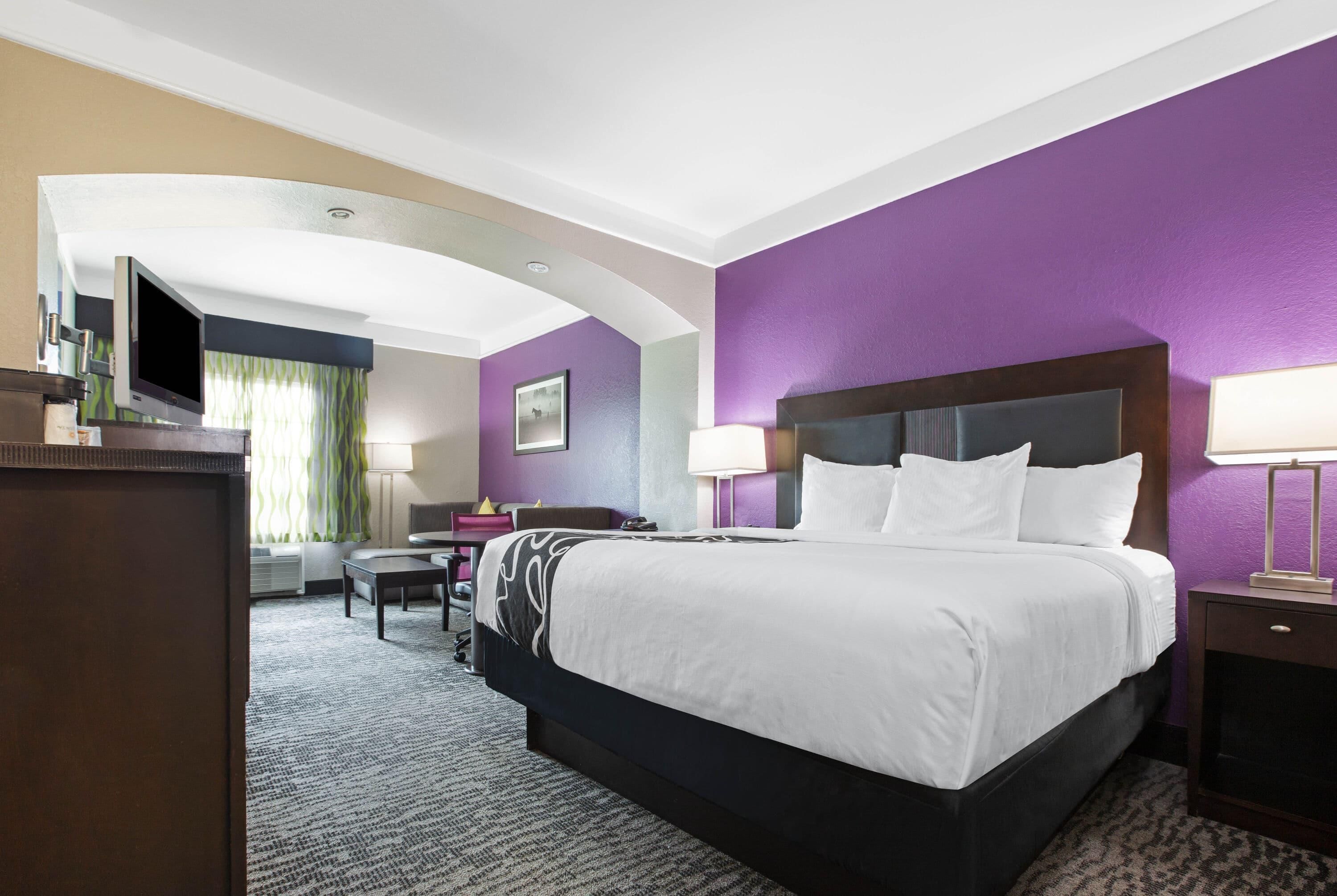 La Quinta Inn & Suites by Wyndham Pearland - Houston South - Pearland - Makuuhuone