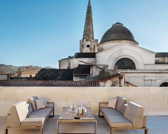 Hôtel de Tourrel, Saint Rémy de Provence, a Member of Design Hotels - סן-רמי דה-פרובאנס - מרפסת