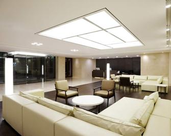 أوراكي انسادونغ سويتس (أجنحة فريزر انسادونغ، سيول سابقاً) - سيول - ردهة