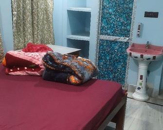 Ashish Palace & Rest House By Grb - Bhāgalpur - Bedroom