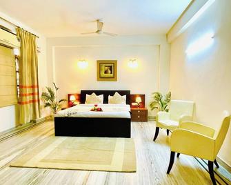 Bedchambers Serviced Apartments - Artemis Hospital - Gurugram - Bedroom
