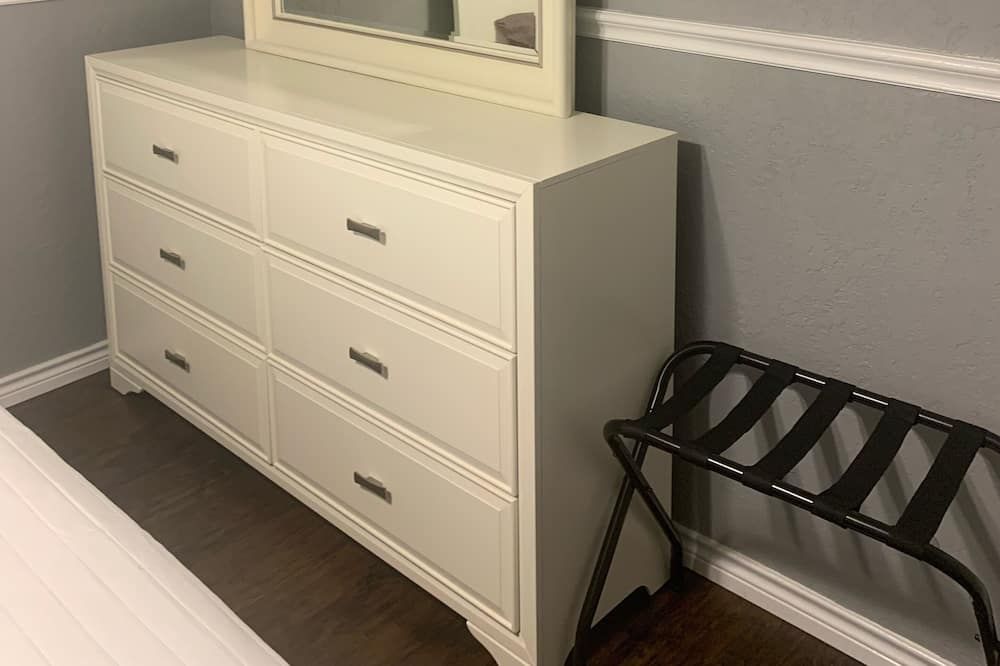 Room amenity view of Cozy home with great landscaping and cute decor!