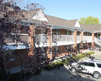 Clipper Ship Inn - Salem - Building