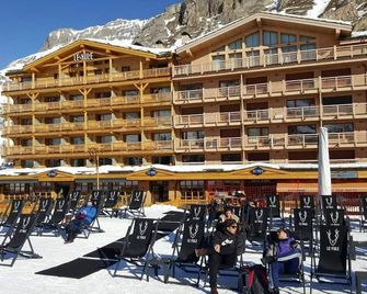 Unique Location ! Val d'Isère Snow Front - Ski in Ski Out - Standing - Val-d'Isere - Building