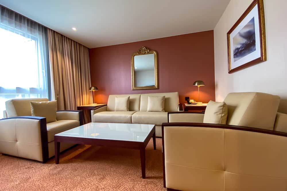 Nash Airport Hotel thumbnail 3