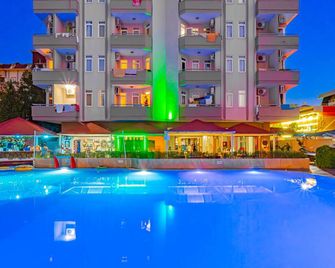 Grand Bahama Beach Hotel - Konakli - Pool