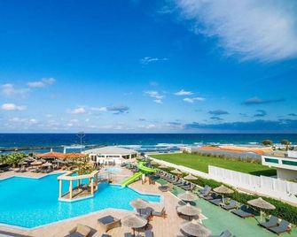 Senseana Sea Side Resort & Aquadventure - הרסוניסוס - בריכה