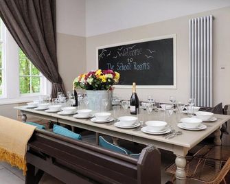 The New School Rooms - Box - Jídelna