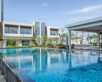 Orchid by Kozystay - Kebon Jeruk - Jakarta - Pool