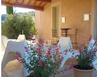 En Provence, 2 Gites Jumeaux Pour Familles, Amis qui Aiment se Retrouver! - Le Barroux - Patio