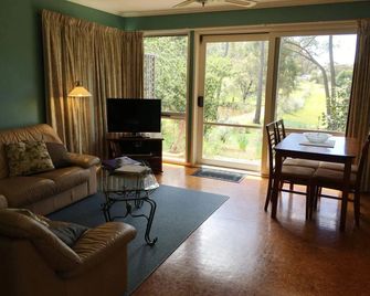 Countryside Connections Spa Cottage - Hepburn Springs - Salon