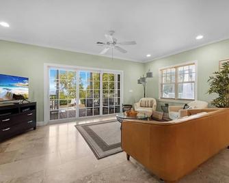 A Gulfview Paradise in Key West - Call for more information! - Key West - Pokój dzienny