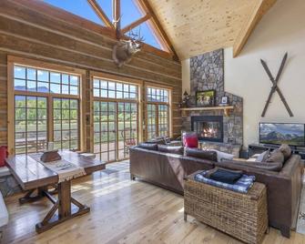Posey Meadow Ranch - Wilson Mesa, 70 Acres with Views upon Views - Placerville - Living room