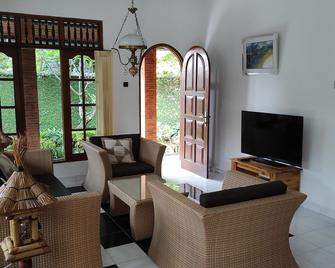 Keyani Bungalows Lovina - Buleleng - Oturma odası