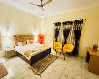Sandhu Homestay - Rajasansi - Bedroom