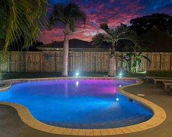 Delilas Chic 3 Bedroom 2 bath Abode with Heated Pool - Deerfield Beach - Pool