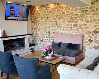 Parnon Hotel - Karyes - Sala de estar