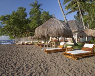 Pura Vida Beach & Dive Resort - Dauin - Innenhof