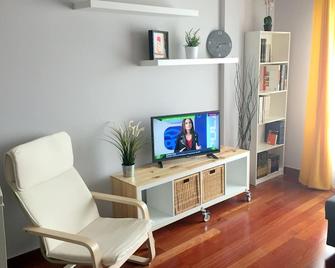 Poniente beach front line - Gijón - Living room