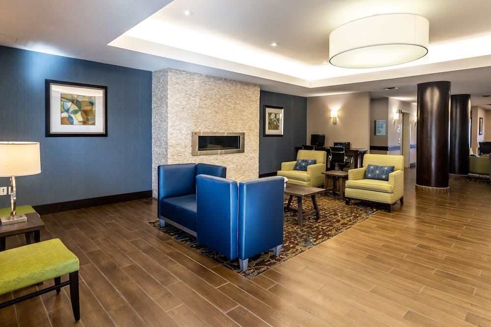 Holiday Inn Express & Suites Edmonton-International Airport By IHG - Nisku - Lounge
