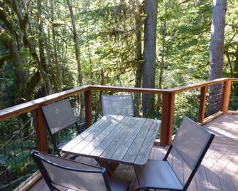 Copper Creek Inn, Cabins and Lodge - Ashford - Balkon