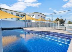 Gallery Resort-Style Apartment No 13 - Victor Harbor - Pool