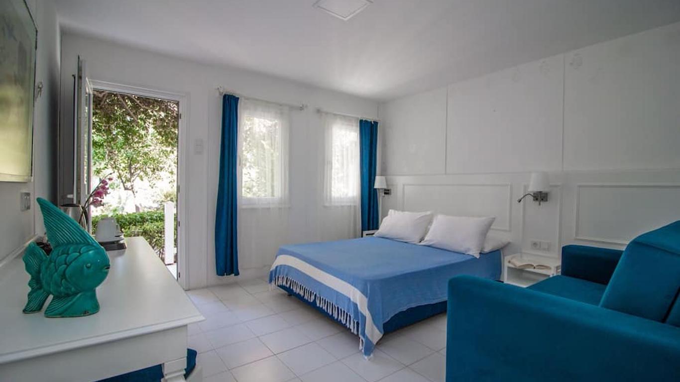 Blue & White Hotel
