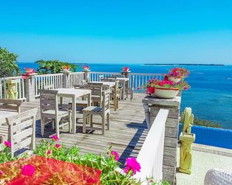 Princess of Mentigi Bay - Pemenang - Balkon