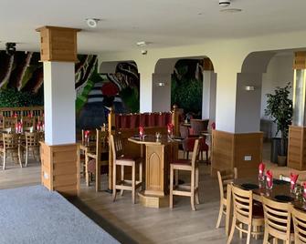 The Hedges Hotel - Ballymoney