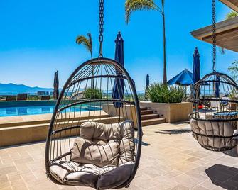 Peaceful modern condo with rooftop pool, washer-dryer and fitness room - Nuevo Vallarta - Balcón