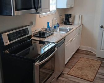 Perfect for one or two people . Great location. Close to both hospitals - Rome - Küche