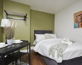 Hayy Studio Suite | Sleek, Comfy, Town Location - Huddersfield - Bedroom