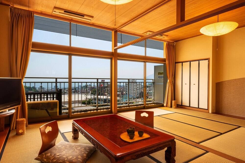 Ooedo Onsen Monogatari Premium Hotel Fugetsu - 別府市 - 客廳