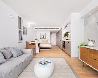 Studio 304 Bondi Beach with Ocean Views - Bondi Beach - Wohnzimmer