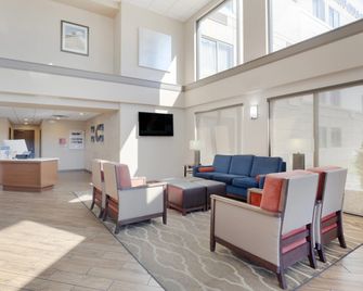 Comfort Inn & Suites Wichita Northeast - Wichita - Hall
