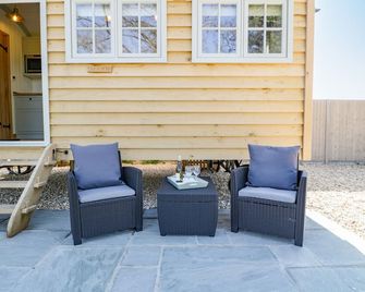 ACORN, romantic, with hot tub in Bleadon - Weston-super-Mare - Patio