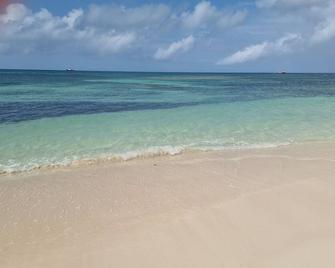 Stunning 1-bed Cottage in Codrington - Codrington - Playa