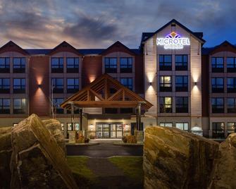 Microtel Inn & Suites by Wyndham Mont Tremblant - מון טרמבלאן - בניין