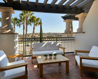 Bellasera Hotel & Suites Paso Robles, Tapestry by Hilton - El Paso de Robles - Balkong