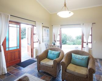 Sea Whisper Guest House - Jeffrey’s Bay - Living room