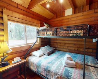 Grandpa's Cabin on the River - Gunnison - Bedroom